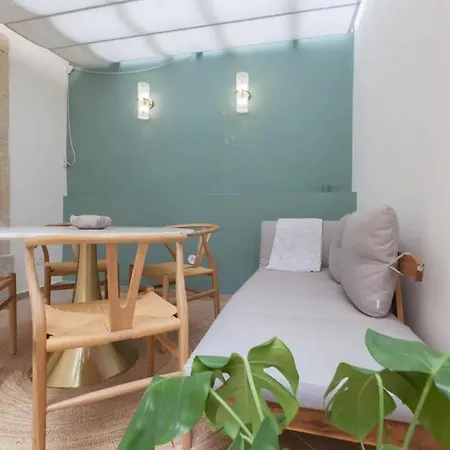 Serene T1 In Lapa With Ac And Private Patio * Lisboa