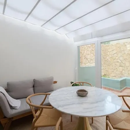 Serene T1 In Lapa With Ac And Private Patio * Lisbon