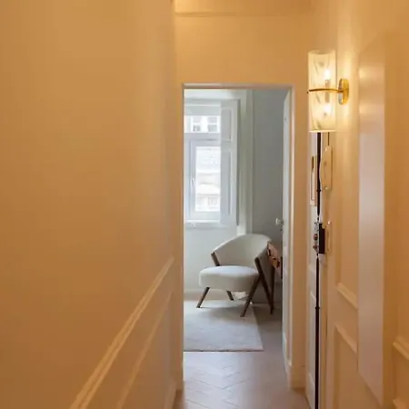 Serene T1 In Lapa With Ac And Private Patio * Lisbon