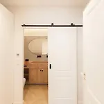 Apartment Serene T1 In Lapa With Ac And Private Patio Lisbon