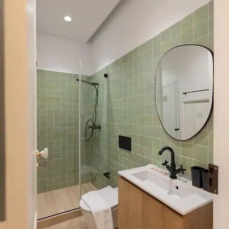 Serene T1 In Lapa With Ac And Private Patio 리스본